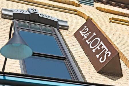 Hip Urban Loft - Small Town Charm -124 Lofts #3 West Dundee Exterior foto