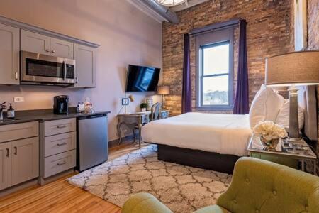 Hip Urban Loft - Small Town Charm -124 Lofts #3 West Dundee Exterior foto